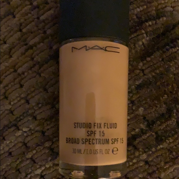 MAC Studio Fix - Picture 2 of 2